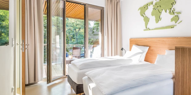 Tagungshotels - Beamer und Leinwand - Doppelzimmer zur Doppel- und Einzelnutzung mit eigenem Bad  - 360° by teamgeist