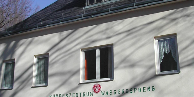 Tagungshotels - Wienerwald - Haus Mühle, 38 Betten in 2-8-Bett-Zimmern, 4 Kleingruppenräume - Pfadfinder*innen Österreich - Bundeszentrum Wassergspreng