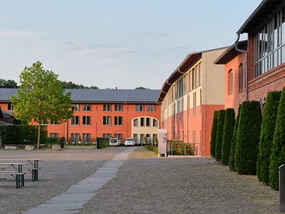Tagungshotels - Portier: kein Portier - Blick auf Bio-Hotel hofseitig - Landgut Stober