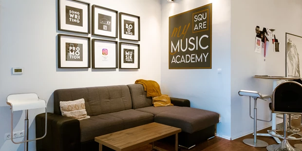 Tagungshotels - Graz - Couch Vorraum - Haus XY