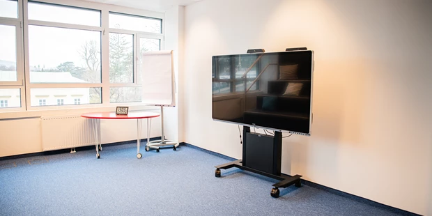 Tagungshotels - Beamer und Leinwand - The Stairs - Perfekte Seminarräume für Workshops, Meetings und Events – DREHM Pharma