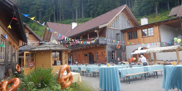 Tagungshotels - Beamer und Leinwand - Dorfevent am Dorfplatz - Steinschaler Dörfl