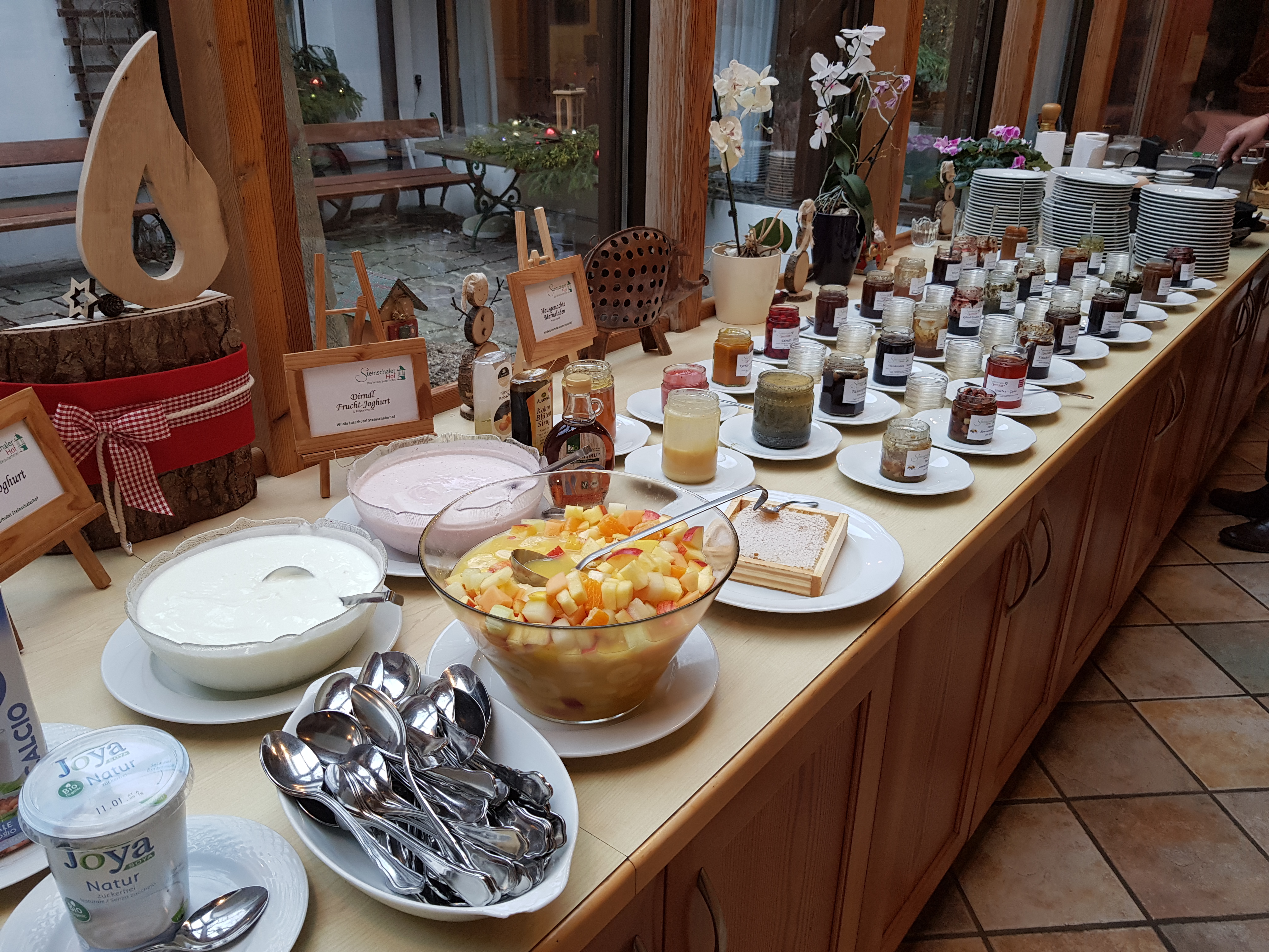 Tagungshotels - PLZ 3203 (Österreich) - prämierte Steinschaler Dirndlkulinarik, Wildkräuter, saisonale Speisen, regional, Bio, Vegan, feinste BIO Fleischsorten, Mostviertler Spezialitäten, die Sie nicht vergessen werden.  -  Wildkräuterhotel Steinschalerhof 