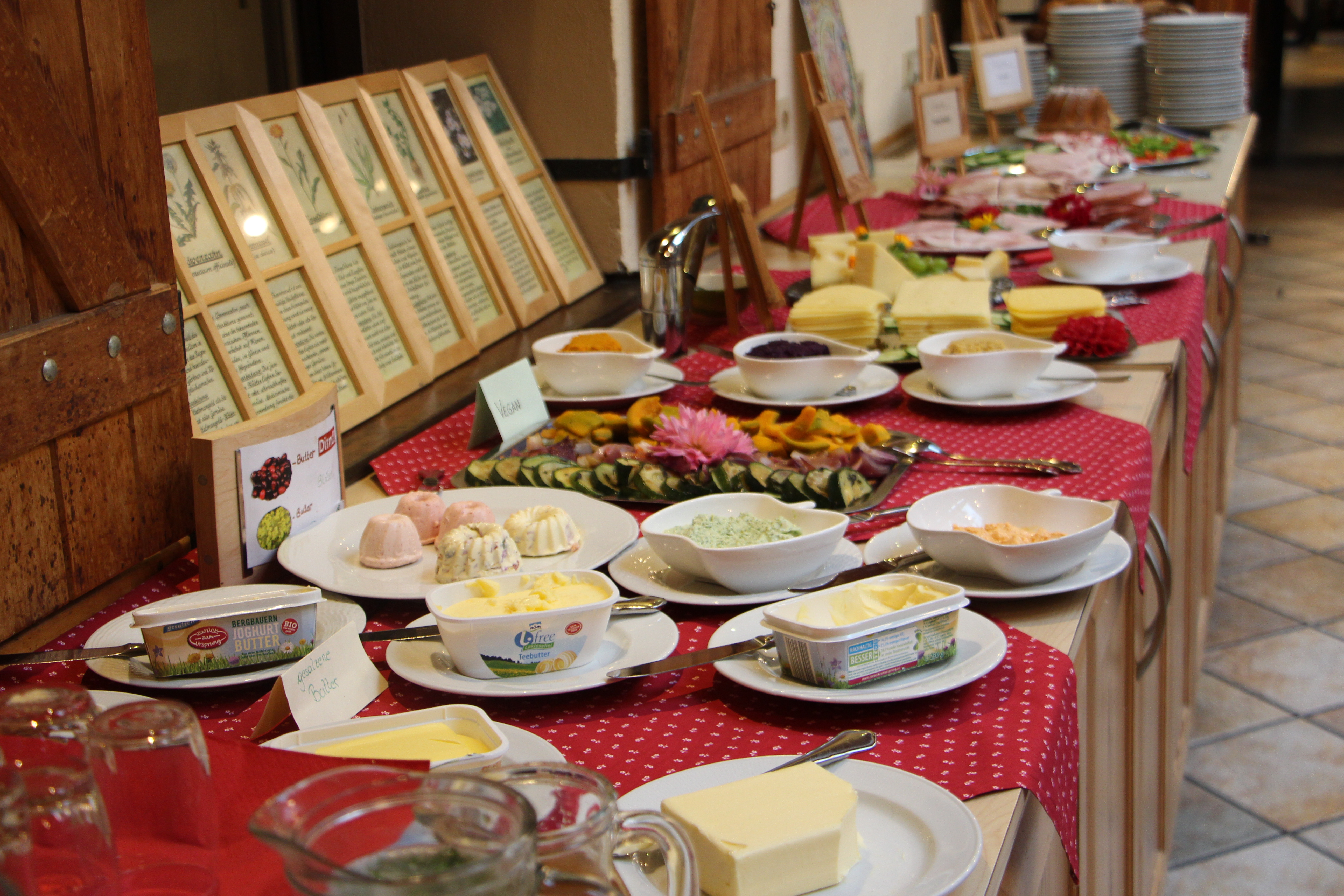 Tagungshotels - PLZ 3203 (Österreich) - prämierte Steinschaler Dirndlkulinarik, Wildkräuter, saisonale Speisen, regional, Bio, Vegan, feinste BIO Fleischsorten, Mostviertler Spezialitäten, die Sie nicht vergessen werden.  -  Wildkräuterhotel Steinschalerhof 