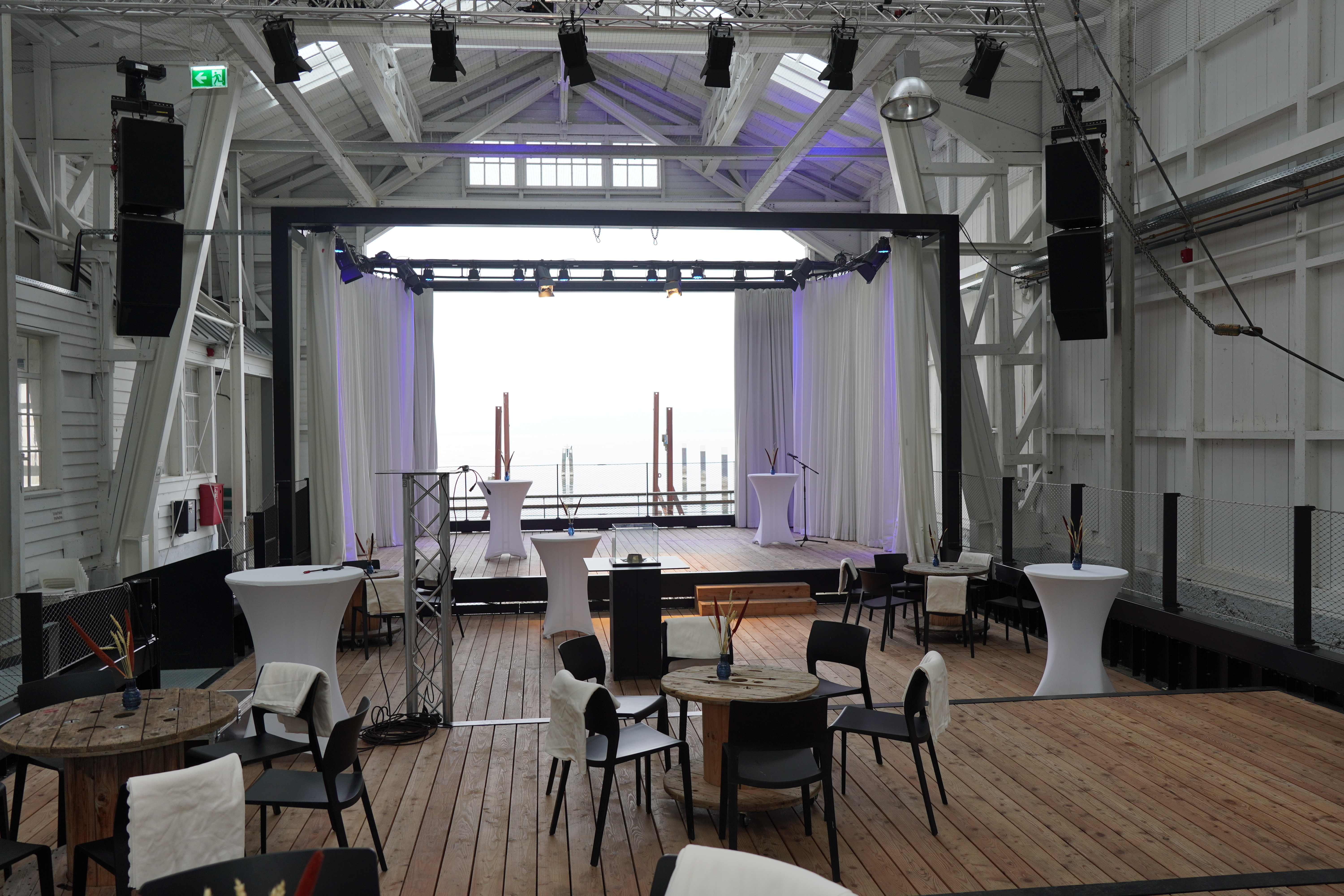 Seminarraum: Werfthalle - Bühnenbereich - Werft1919