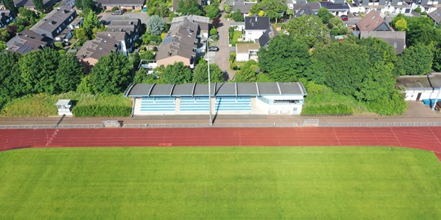 Tagungshotels - PLZ 50667 (Deutschland) - Lage des VIP-Raums im Stadion der Bezirkssportanlage am Bandsbusch Hilden - Seminarraum / VIP-Raum in der Bezirkssportanlage am Bandsbusch Hilden