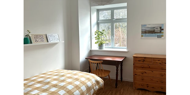 Tagungshotels - Beamer und Leinwand - Das Einzelzimmer im Wohnhaus. - Seminarlocation nahe der Ostsee „Elme und Horst“.
