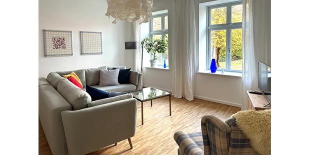 Tagungshotels - Beamer und Leinwand - Fewo Horst 3_ blau. - Seminarlocation nahe der Ostsee „Elme und Horst“.