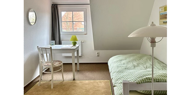 Tagungshotels - Beamer und Leinwand - ein Einzelzimmer in der Pension. - Seminarlocation nahe der Ostsee „Elme und Horst“.