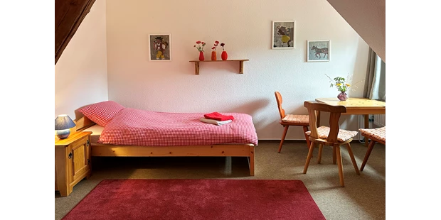 Tagungshotels - Beamer und Leinwand - Gemütlich: das „Bayernzimmer.“ - Seminarlocation nahe der Ostsee „Elme und Horst“.