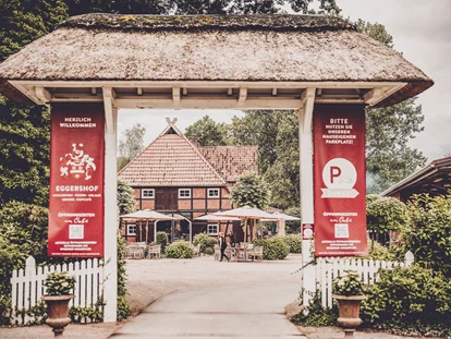 Tagungshotels - Lüneburger Heide - Hofeinfahrt zum Eggershof - EGGERSHOF