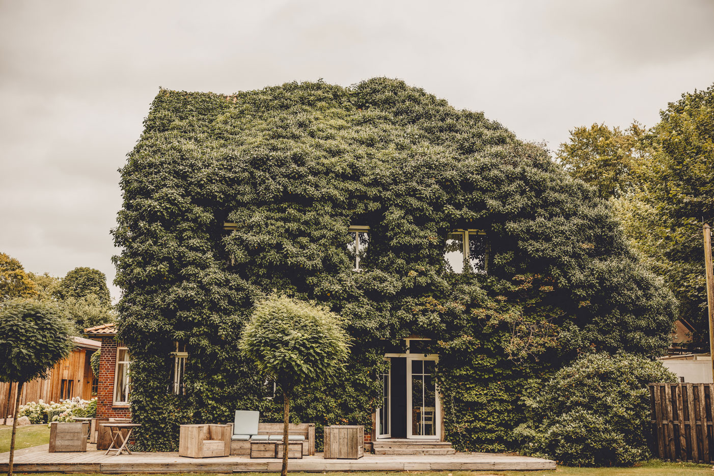 Seminarraum: Das alte Bauernhaus von der Gartenseite - EGGERSHOF