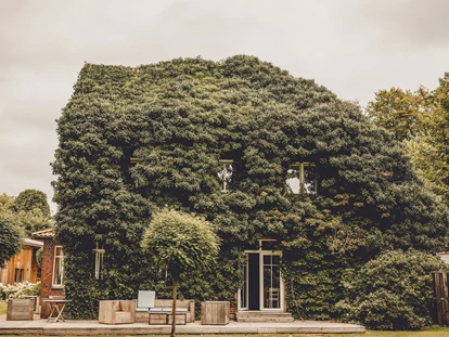 Tagungshotels - Lüneburger Heide - Das alte Bauernhaus von der Gartenseite - EGGERSHOF