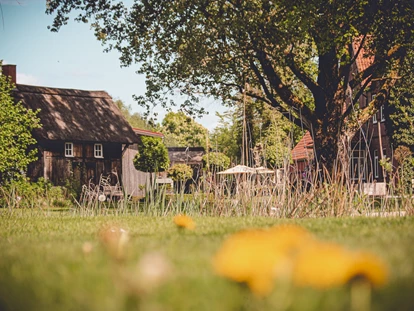 Tagungshotels - Lüneburger Heide - Der Hofgarten und Teich - EGGERSHOF