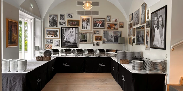 Tagungshotels - Beamer und Leinwand - Lounge mit Buffet - Schloss Vasoldsberg