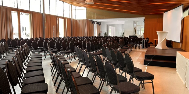 Tagungshotels - Beamer und Leinwand - Festsaal - Schloss Vasoldsberg