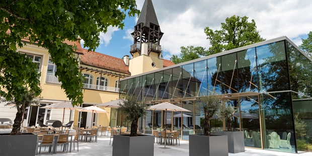 Tagungshotels - Beamer und Leinwand - Schlosshof & Festsaal | (c) Kurt Elmleitner Fotografie - Schloss Vasoldsberg
