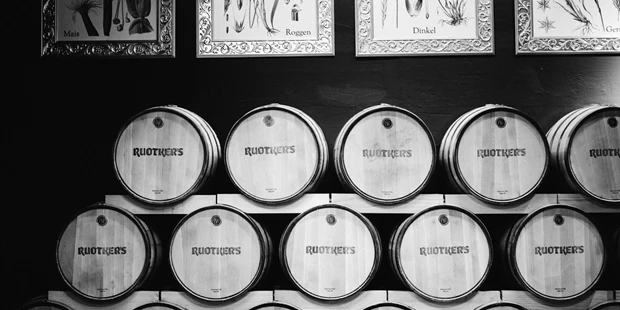 Tagungshotels - Thermenland Steiermark - "Ruotkers - Haus of Whiskey, Gin und Rum" in nur 5 Gehminuten den perfekten Seminarausklang genießen! - Genusshotel Riegersburg