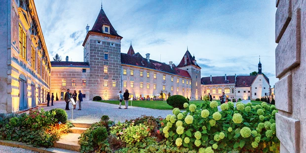 Tagungshotels - Beamer und Leinwand - Schloss Walpersdorf