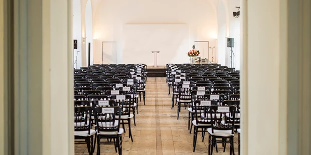 Tagungshotels - Beamer und Leinwand - Schloss Walpersdorf
