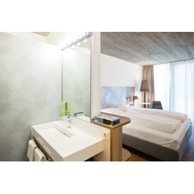 Seminarraum: Bad, Doppelzimmer "Grande"
(insg. 85 Zimmer im Hotel verfügbar, sowohl zur Einzel-, als auch zur Doppelbelegung) - arte Hotel Kufstein