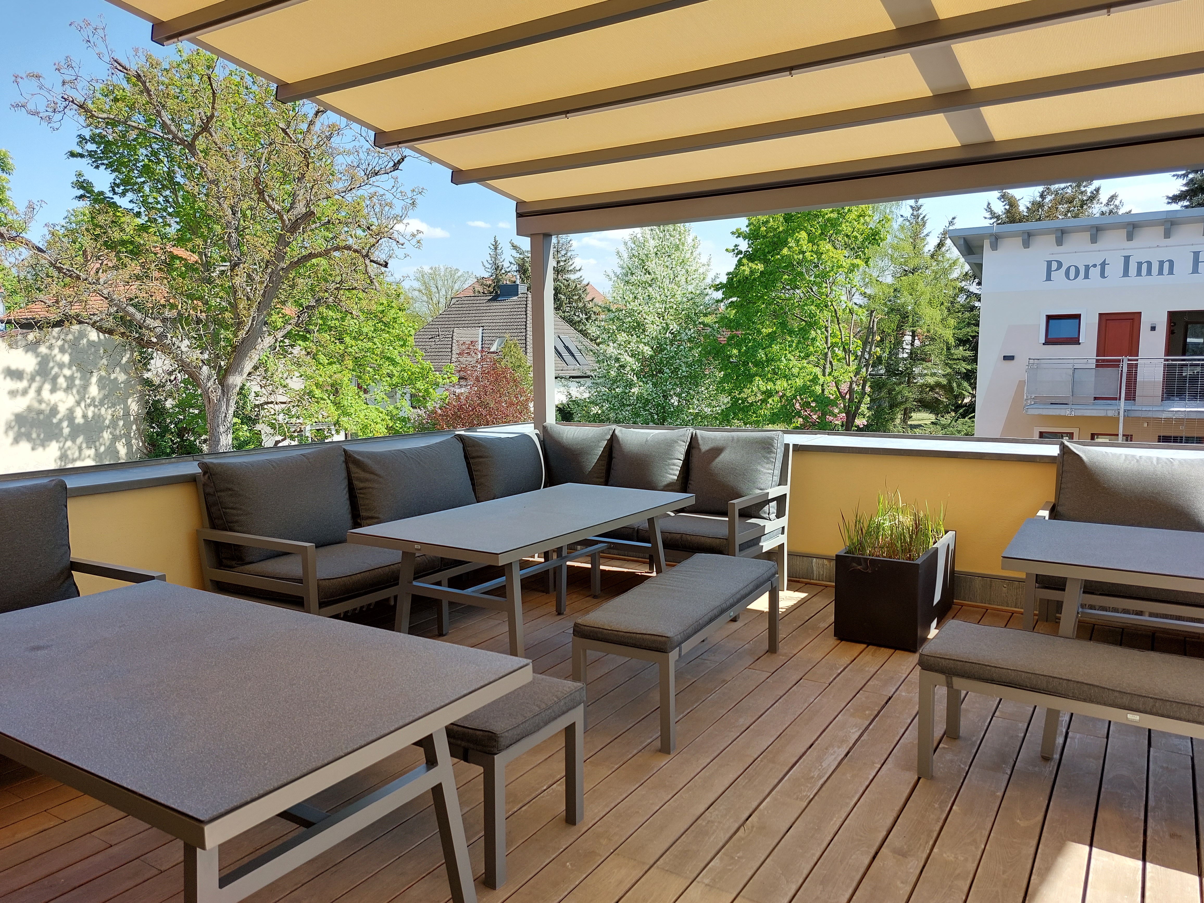 Seminarraum: Dachterrasse - Port Inn Hotel in Eichwalde