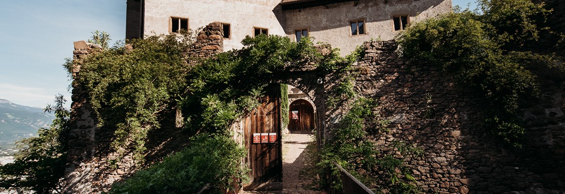 Seminarraum: Der Eingang zur Burg - Haselburg Bozen