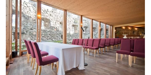 Tagungshotels - Beamer und Leinwand - Der Felsensaal - Haselburg Bozen