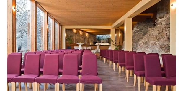 Tagungshotels - Beamer und Leinwand - Der Felsensaal  - Haselburg Bozen