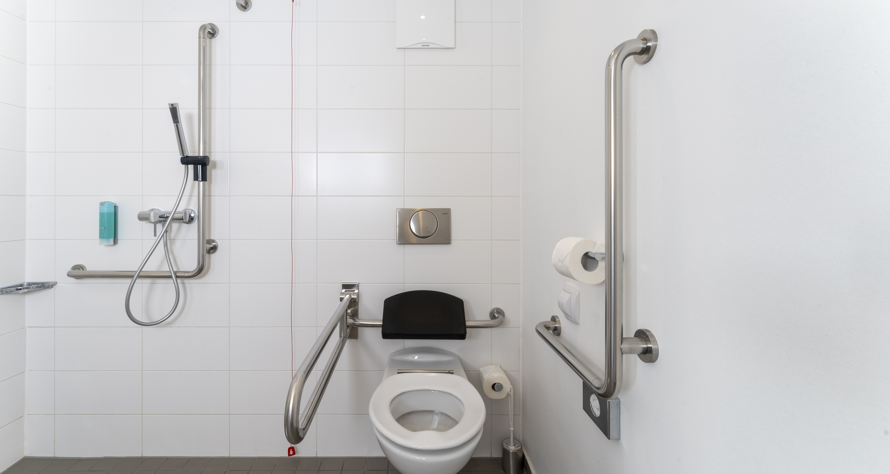 Seminarraum: Bad 3-Bett Zimmer - PLAZA INN Graz Messe