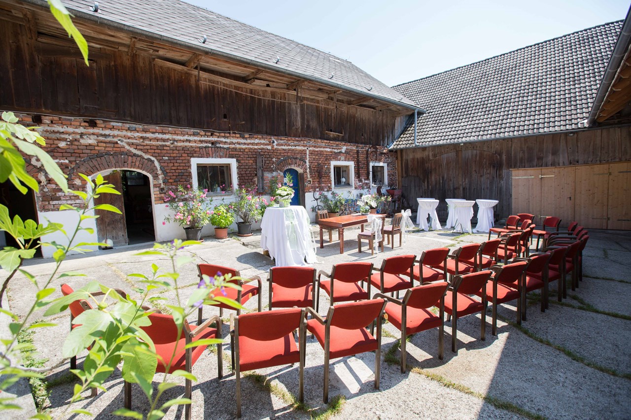 event. kultur. hof. Mennerhaus Räume Innenhof