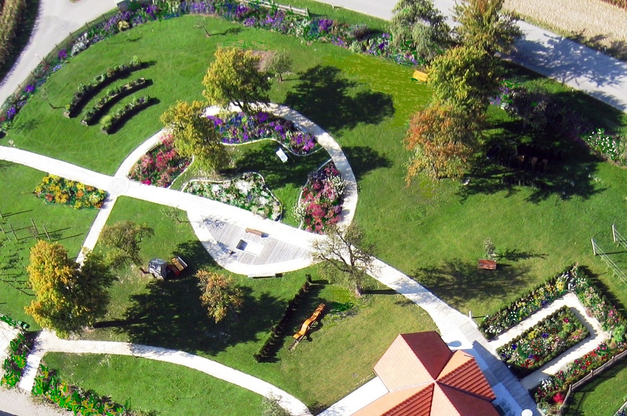 Seminarraum: Teambuilding im Grünen fördert Zusammenarbeit, Kreativität und neue Ideen.
 - Fest.Garten Schiefermair