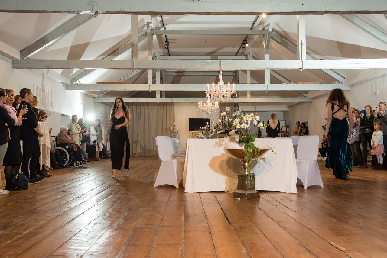 Bettfedernfabrik Räume Im Himmelbett