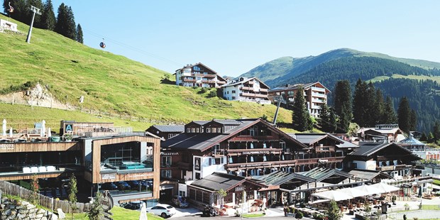 Tagungshotels - Mayrhofen (Mayrhofen) - Außenansicht | Sommer - MY ALPENWELT Resort****SUPERIOR