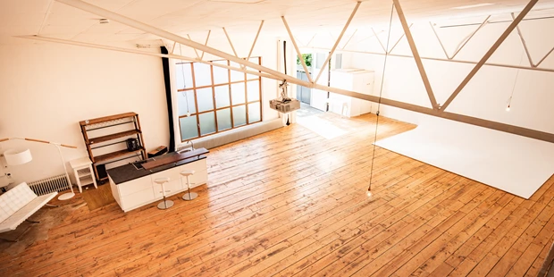 Tagungshotels - Beamer und Leinwand - studio g3