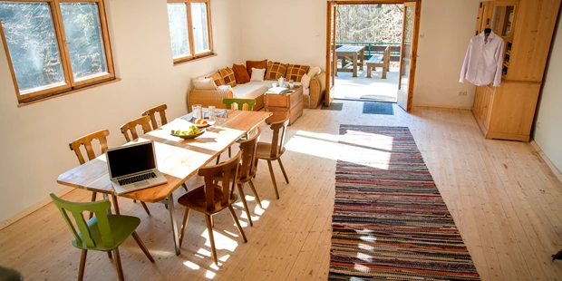 Tagungshotels - Beamer und Leinwand - Projekt Draussen
