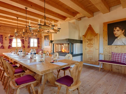 Tagungshotels - Portier: kein Portier - Nobelstube - Wirtshaus Seinerzeit - Almdorf Seinerzeit