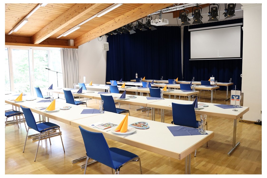 Seminarraum: Kleiner Saal mit Corona-Bestuhlung  - Stadthalle Erding