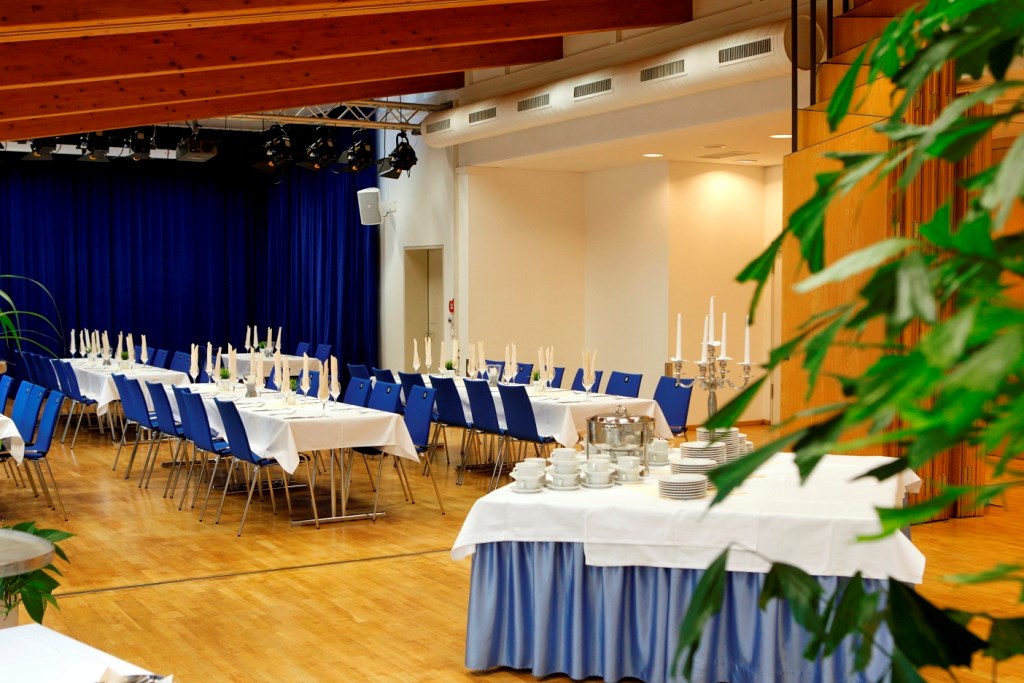 Seminarraum: Kleiner Saal mit Bankett-Bestuhlung  - Stadthalle Erding
