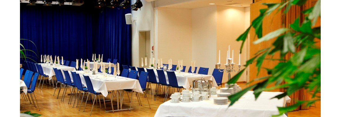 Seminarraum: Kleiner Saal mit Bankett-Bestuhlung  - Stadthalle Erding