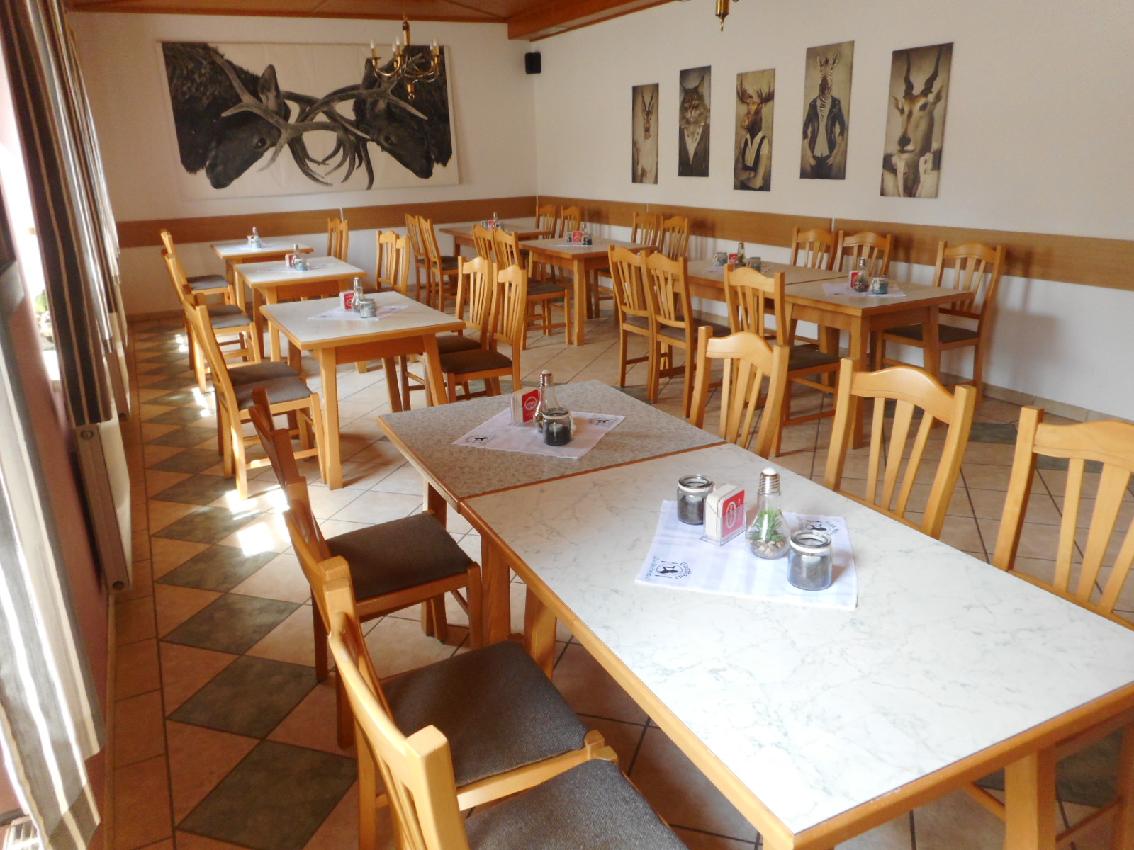 Gasthaus zur Dorfwirtin Räume Saal