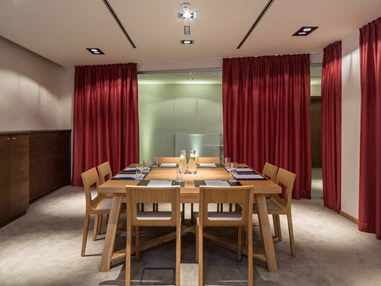 Seminarraum: Je nach Anforderung des Kunden können die Räume mit Podiumsbestuhlung, als Tafel, mit Kinobestuhlung und vieles mehr, vorbereitet werden. - Falkensteiner Bad Leonfelden