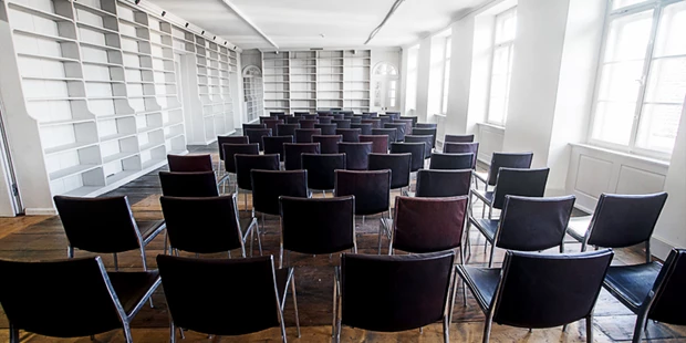 Tagungshotels - Beamer und Leinwand - Alte Hofbibliothek