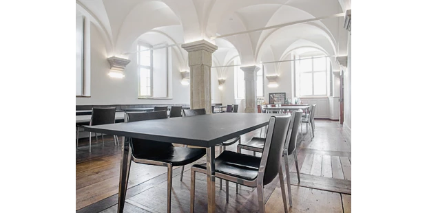 Tagungshotels - Beamer und Leinwand - Alte Hofbibliothek
