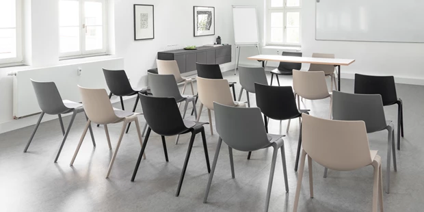 Tagungshotels - Beamer und Leinwand - Bestuhlungsvariante - Pretzel1724 Meetingspace and Terrace