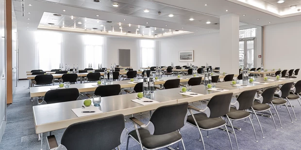 Tagungshotels - Beamer und Leinwand - Dorint Hotel Potsdam - D5 + D6 - Dorint Hotel Potsdam