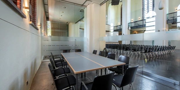 Tagungshotels - Beamer und Leinwand - Umweltforum