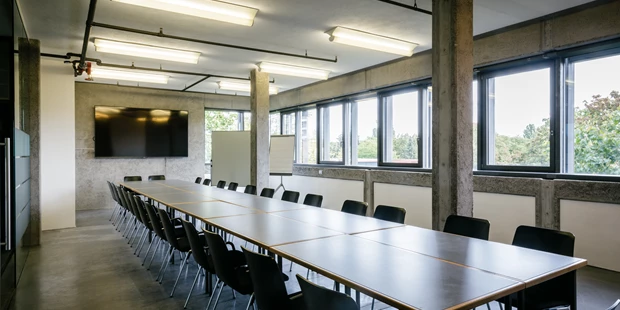 Tagungshotels - Beamer und Leinwand - Umweltforum