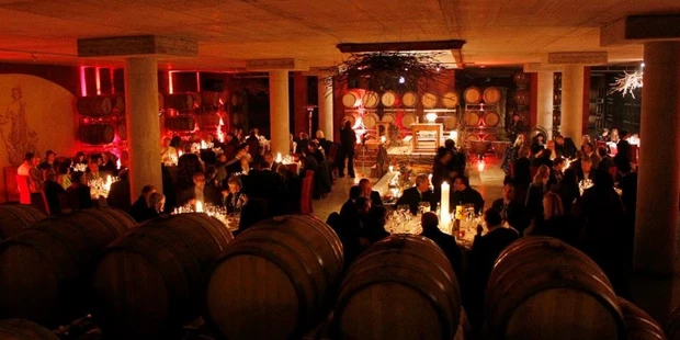 Tagungshotels - Beamer und Leinwand - Dinner im Fasskeller des Weinschlosses - Weinschloss Thaller