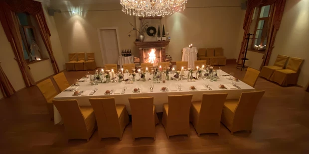 Tagungshotels - Beamer und Leinwand - Festliche Tafel in der Galerie des Weinschlosses - Weinschloss Thaller